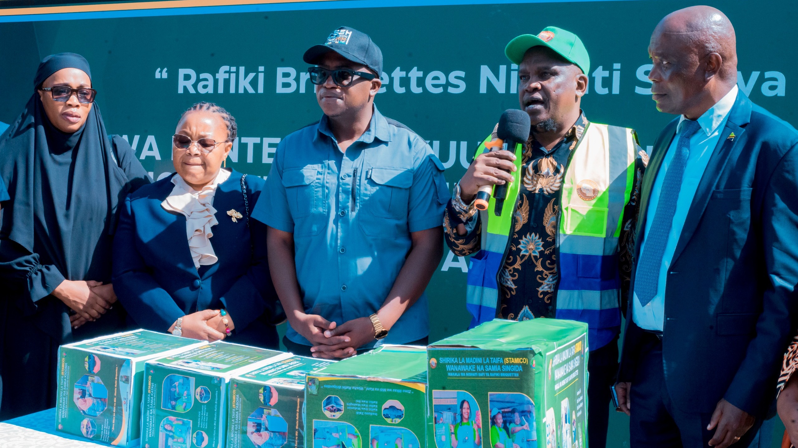 STAMICO YAWAPATIA  WANAWAKE NA SAMIA MAKONTENA YA KUUZIA NA KUHIFADHIA RAFIKI BRIQUETTES KWA MIKOA MITANO YA TABORA, KIGOMA, RUKWA, KATAVI NA SINGIDA
