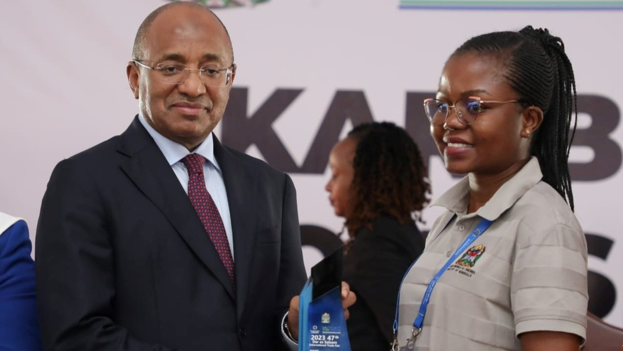 WIZARA YA MADINI YASHINDA TUZO KIPENGELE CHA NISHATI, MADINI