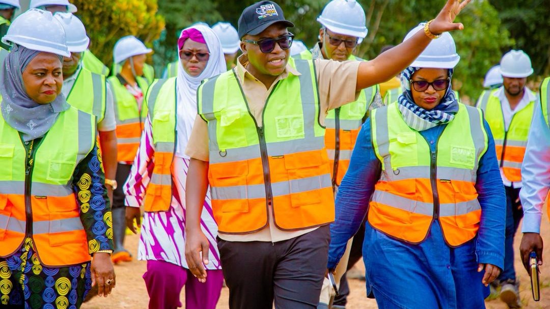 KAMATI YA KUDUMU YA BUNGE YA NISHATI NA MADINI YARIDHISHWA NA KITUO CHA MFANO CHA LWAMGASA