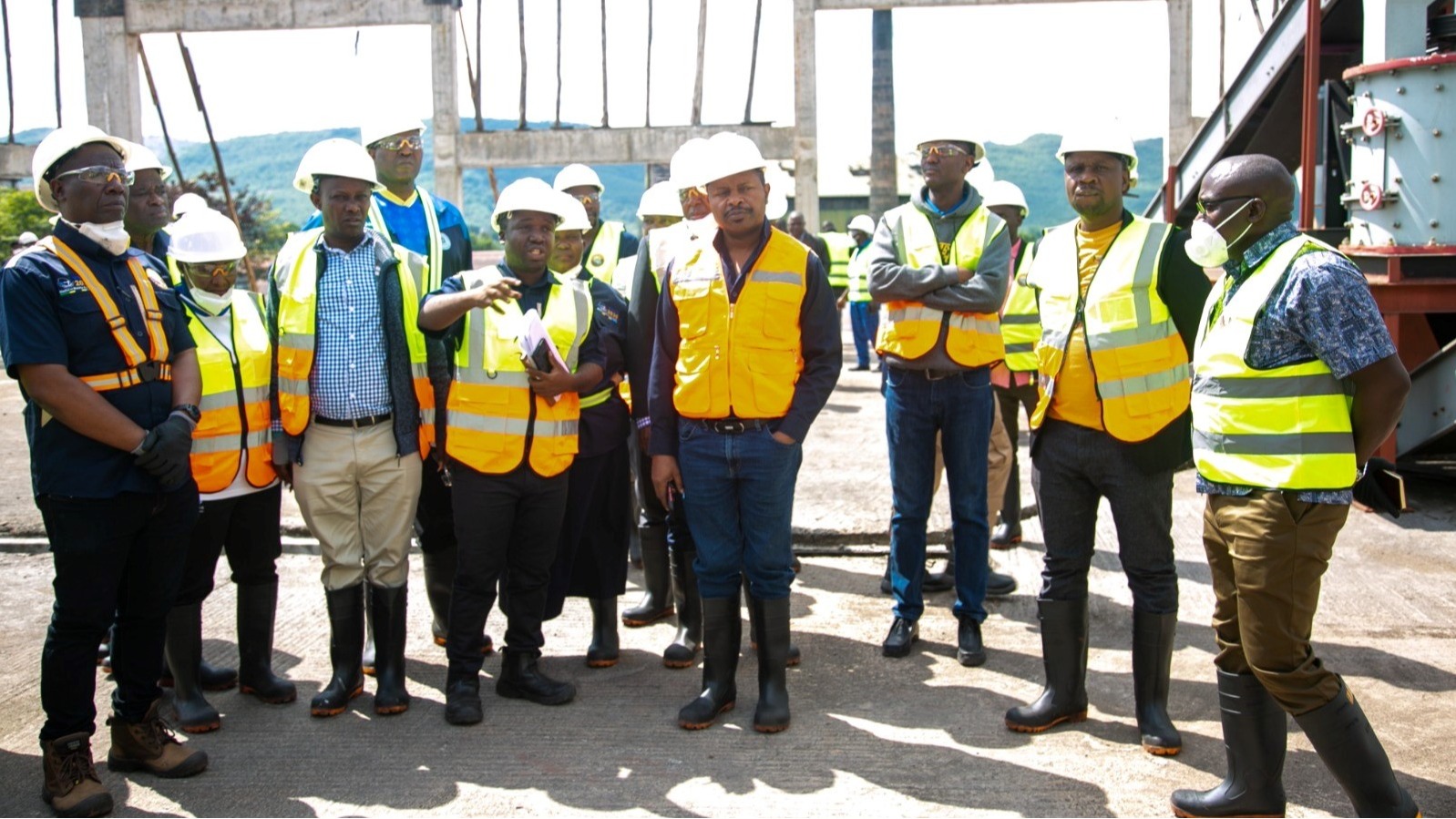 KAMATI YA BUNGE YAKAGUA MRADI WA MADINI MGODI WA KIWIRA