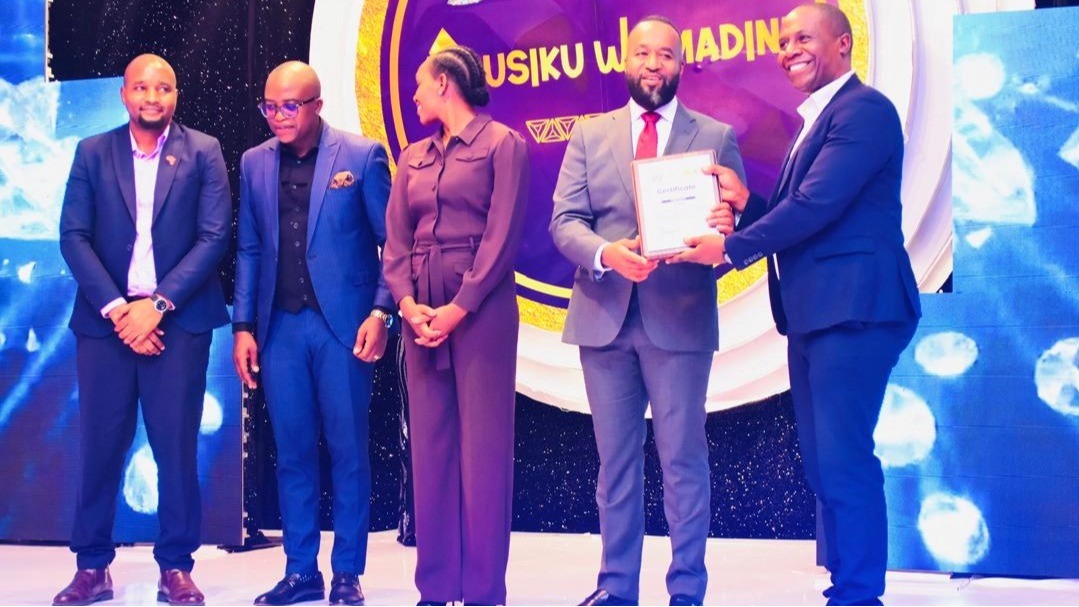 STAMICO YAPEWA CHETI CHA SHUKURANI KWENYE USIKU WA MADINI